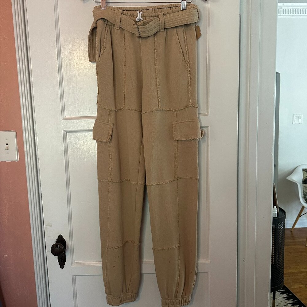COTTON CITIZEN BROOKLYN CARGO SWEATPANTS IN SAND DUNE - SIZE SMALL